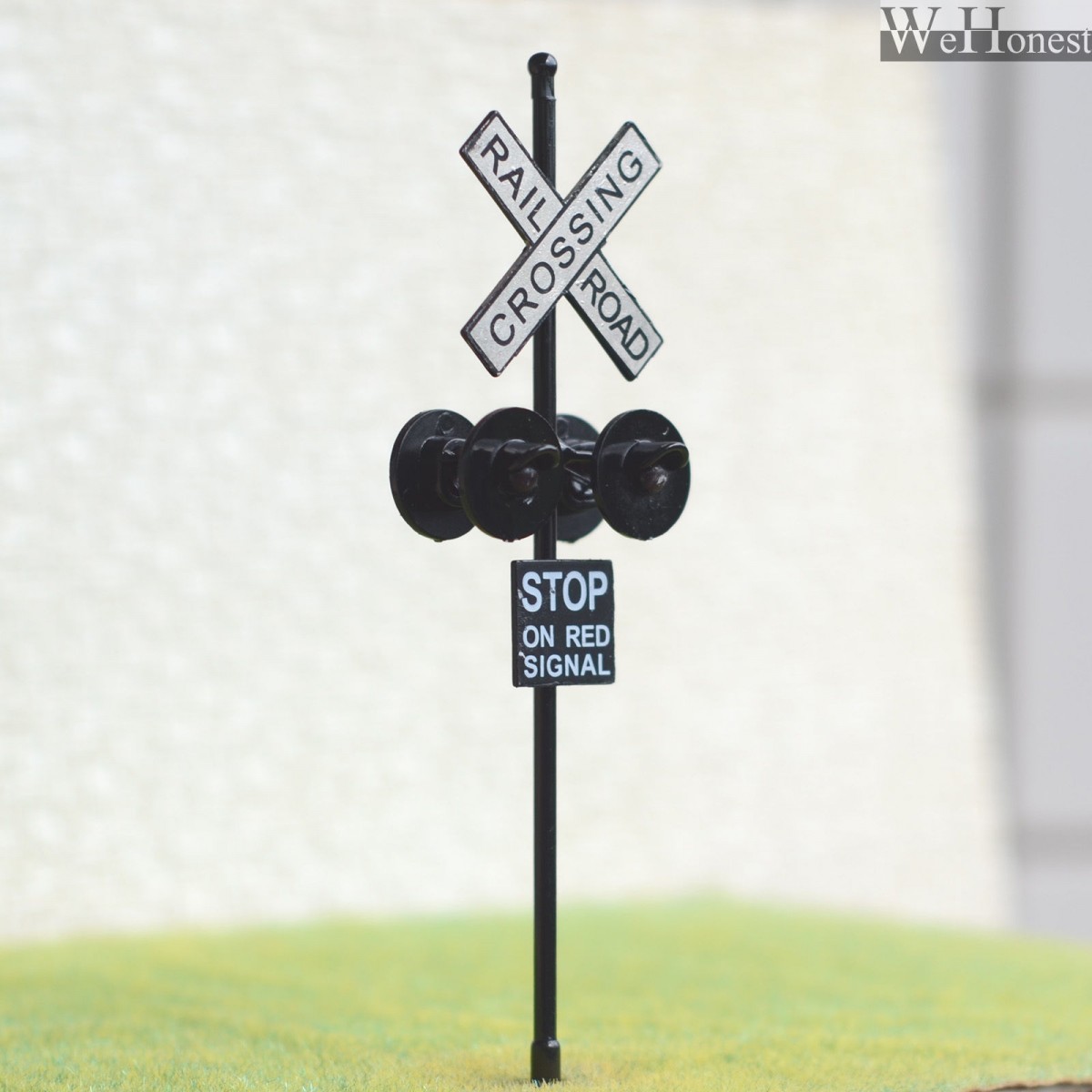 2 X O Scale Railroad Crossing Signals 4 heads LED made + Circuit board flasher 